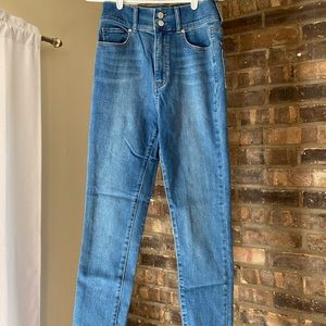 High Rise BDG Jeans, never worn size 28